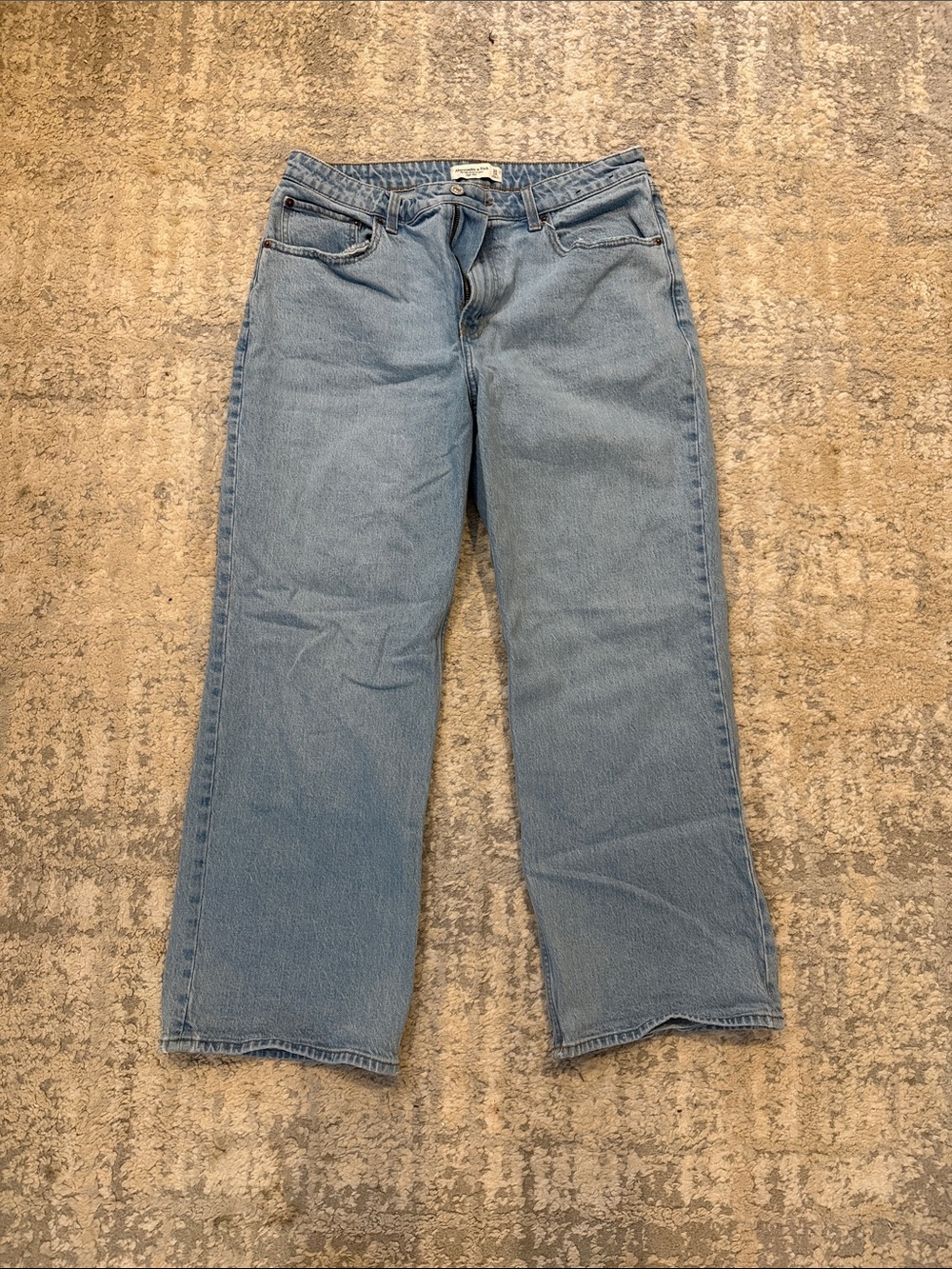Abercrombie & Fitch Light Wash 90s Relaxed Jean High Rise Curve Love